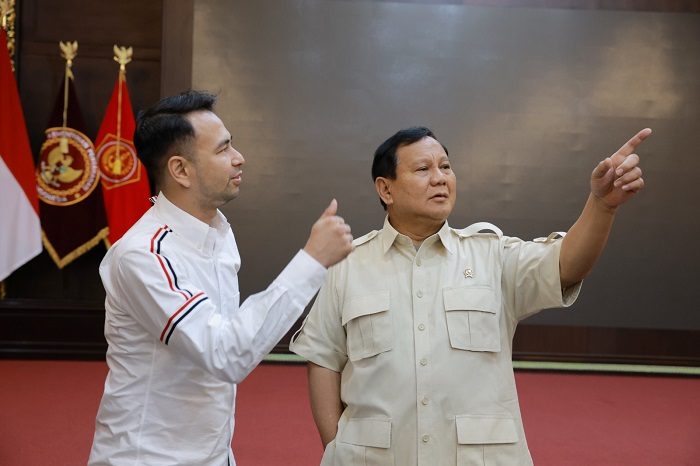Menteri Pertahanan Prabowo Subianto bersama artis sekaligus pengusaha, Raffi Ahmad. (Dok. Tim Media Prabowo) 
