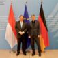 Menteri Koordinator Bidang Perekonomian Airlangga Hartarto dan Wakil Kanselir dan Menteri Ekonomi dan Aksi Iklim Republik Federal Jerman Y.M. Robert Habeck melakukan pertemuan bilateral di Berlin Jerman. (Dok. Ekon.go.id)
