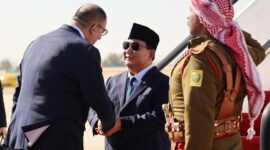 Menteri Pertahanan (Menhan) RI Prabowo Subianto tiba di Bandara International Queen Alia, Yordania dengan sambutan yang hangat oleh sejumlah pejabat tinggi Yordania. (Dok. Tim Media Prabowo)