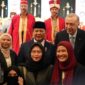 Presiden Prabowo Subianto bersama Presiden Turki Recep Tayyip Erdogan menyapa para pelajar Indonesia di Turki. (Dok. Tim Media Prabowo)